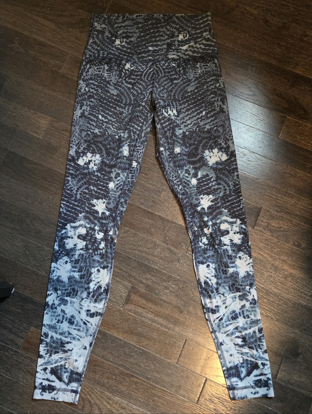Lululemon Printed High-Waist Leggings - Navy, Gray & White - SZ 6